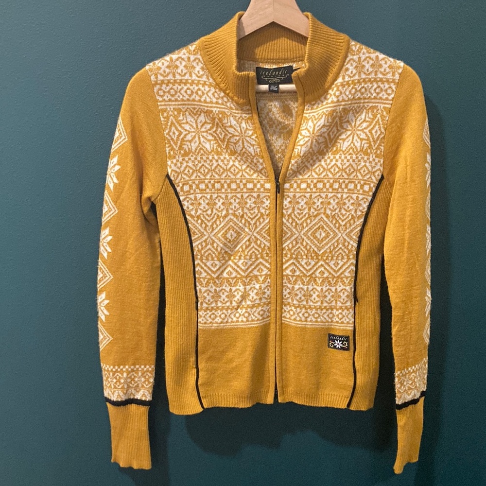 Icelandic Design - Zip Up Sweater - S